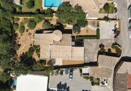 Move-In Ready 4-Bed Family Villa with Annex & Garage