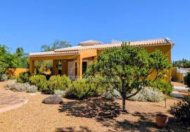 Move-In Ready 4-Bed Family Villa with Annex & Garage