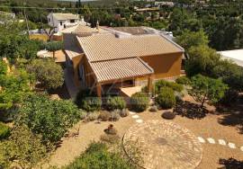 Move-In Ready 4-Bed Family Villa with Annex & Garage