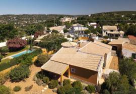 Move-In Ready 4-Bed Family Villa with Annex & Garage
