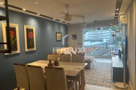 Modern & Furnished Apartment with Suite 3 Blocks from the Beach | Enseada, Guarujá