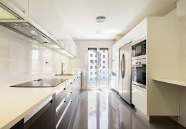 4 bedroom apartment in Avenidas Novas, with 4 parking spaces 4 bedroom apartment in Avenidas Novas, with 4 parking spaces