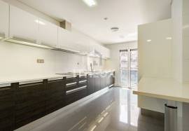4 bedroom apartment in Avenidas Novas, with 4 parking spaces 4 bedroom apartment in Avenidas Novas, with 4 parking spaces