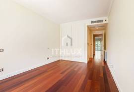 4 bedroom apartment in Avenidas Novas, with 4 parking spaces 4 bedroom apartment in Avenidas Novas, with 4 parking spaces