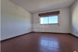 3 bedroom bank apartment on the 4th floor of a building located in Casal de Cambra in the Municipality of Sintra 3 bedroom bank apartment on the 4th floor of a building located in Casal de Cambra in the Municipality of Sintra