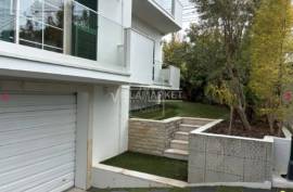 4 + 1 bedroom bank villa with swimming pool and garage located in Alto dos Gaio in a prestigious area of Estoril 4 + 1 bedroom bank villa with swimming pool and garage located in Alto dos Gaio in a prestigious area of Estoril
