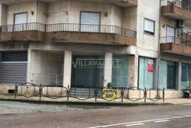 Stall shop with 330m² located in Rossio south of the Tagus next to the N2 road near Abrantes Stall shop with 330m² located in Rossio south of the Tagus next to the N2 road near Abrantes