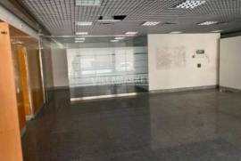 Stall shop with 330m² located in Rossio south of the Tagus next to the N2 road near Abrantes Stall shop with 330m² located in Rossio south of the Tagus next to the N2 road near Abrantes