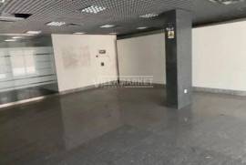 Stall shop with 330m² located in Rossio south of the Tagus next to the N2 road near Abrantes Stall shop with 330m² located in Rossio south of the Tagus next to the N2 road near Abrantes