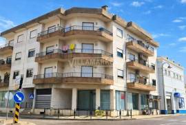 Stall shop with 330m² located in Rossio south of the Tagus next to the N2 road near Abrantes