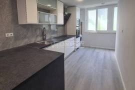 Refurbished 2 bedroom apartment with 56 m2 on the ground floor of a small building located in Benfica.