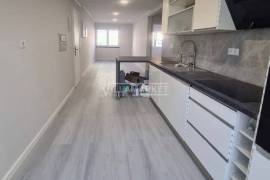 Refurbished 2 bedroom apartment with 56 m2 on the ground floor of a small building located in Benfica. Refurbished 2 bedroom apartment with 56 m2 on the ground floor of a small building located in Benfica.