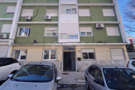 Refurbished 2 bedroom apartment with 56 m2 on the ground floor of a small building located in Benfica. Refurbished 2 bedroom apartment with 56 m2 on the ground floor of a small building located in Benfica.