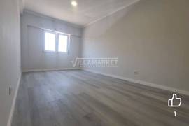 Fully refurbished 4 bedroom apartment inserted in the last of a building located in Quinta do Batateiro in Amora, Seixal Fully refurbished 4 bedroom apartment inserted in the last of a building located in Quinta do Batateiro in Amora, Seixal