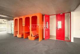 Office with 339 m2 consisting of several interconnected fractions located on the 11th and top floor of the D. Dinis Shopping Center in Leiria