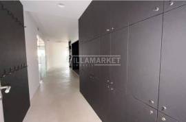 Office with 339 m2 consisting of several interconnected fractions located on the 11th and top floor of the D. Dinis Shopping Center in Leiria Office with 339 m2 consisting of several interconnected fractions located on the 11th and top floor of the D. Dinis Shopping Center in Leiria