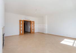 3 bedroom bank apartment with sea view and parking in the basement located in Quinta de Betunes in Loulé 3 bedroom bank apartment with sea view and parking in the basement located in Quinta de Betunes in Loulé