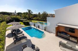 3+2 bedroom villa with pool and rooftop in Vilamoura 3+2 bedroom villa with pool and rooftop in Vilamoura
