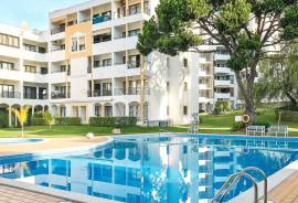 1 Bedroom Apartment with Pool within Walking Distance of Vilamoura Marina