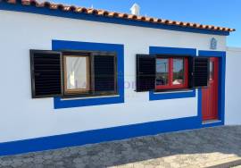 T3+1 House in Espiche With Annexe