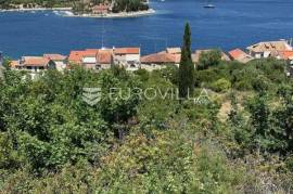 Vis, exceptionally attractive building land in a top location with a view of the entire Vis bay.