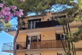 A Cosy 85 M2 Flat With 3 Bedrooms, Terrace And Private Parking Space, At The Foot Of Mont Saint-Clair.