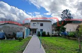 Pleasant Villa With 2 Separate Dwellings, Several Outbuildings And Garage On A 1017 M2 Plot With Lovely Views.