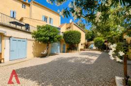 10 room, 332m2 Character property for sale in Roujan - 740 000 € *
