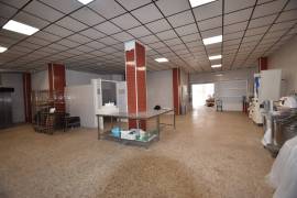 Boulangerie entièrement équipée avec véhicule à vendre – Almoradí, Espagne Boulangerie entièrement équipée avec véhicule à vendre – Almoradí, Espagne