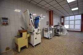 Boulangerie entièrement équipée avec véhicule à vendre – Almoradí, Espagne Boulangerie entièrement équipée avec véhicule à vendre – Almoradí, Espagne