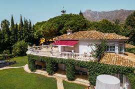 Spacious Family Villa with Exceptional Potential in Rocio de Nagüeles - Marbella Golden Mile