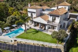 Fully Renovated Hillside Villa with Panoramic Mediterranean Views in Monte Halcones - Benahavís