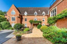 Luxury 3 Bed Apartment For Sale in The Water Gardens Kingston upon Thames UK
