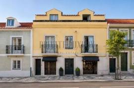 Building for sale in Cacilhas investment with income and high potential