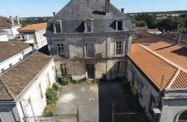 Small Renovated Townhouse with Renovation Project for the Former Sub-Prefecture - €180850