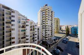 Furnished 3 bedroom duplex apartment, 3 bathroom, terrace, sea view in Armação de Pêra . Furnished 3 bedroom duplex apartment, 3 bathroom, terrace, sea view in Armação de Pêra .