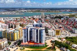 Very Bright 3 Bedroom with Large Rooms and Excellent Accessibility in Portimão