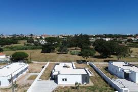 Moradia T3 com piscina junto ao centro das Caldas da Rainha Moradia T3 com piscina junto ao centro das Caldas da Rainha