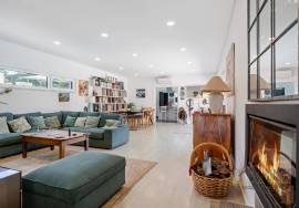 Magnificent T4 villa with swimming pool, large garage and garden in Aroeira