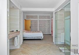 Villa surrounded by nature, with energy autonomy and high rental potential. Villa surrounded by nature, with energy autonomy and high rental potential.