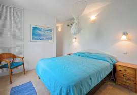 Villa surrounded by nature, with energy autonomy and high rental potential. Villa surrounded by nature, with energy autonomy and high rental potential.