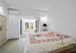 Villa surrounded by nature, with energy autonomy and high rental potential. Villa surrounded by nature, with energy autonomy and high rental potential.