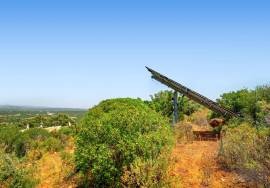 Villa surrounded by nature, with energy autonomy and high rental potential. Villa surrounded by nature, with energy autonomy and high rental potential.