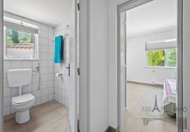 Villa surrounded by nature, with energy autonomy and high rental potential. Villa surrounded by nature, with energy autonomy and high rental potential.