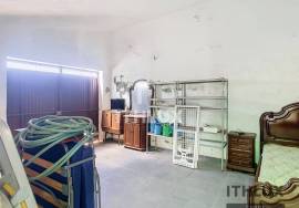 2 bedroom villa with large plot of land in Vendas Novas