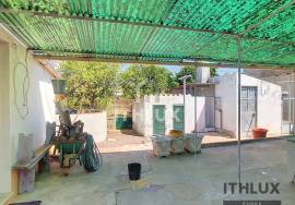 2 bedroom villa with large plot of land in Vendas Novas