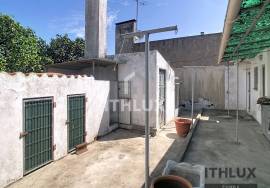 2 bedroom villa with large plot of land in Vendas Novas