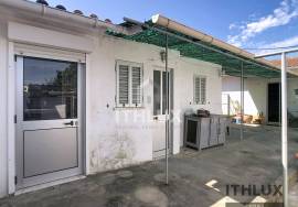 2 bedroom villa with large plot of land in Vendas Novas