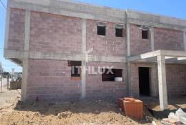 3 bedroom semi-detached house with garage and garden 3 bedroom semi-detached house with garage and garden