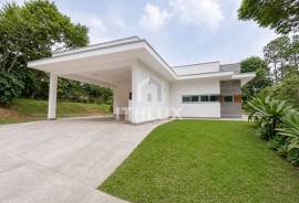 20,474m² Elite Urban Getaway, Two Luxury Homes & Gourmet Space | Downtown Botucatu